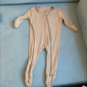 Kyte baby zippered footie newborn size EUC